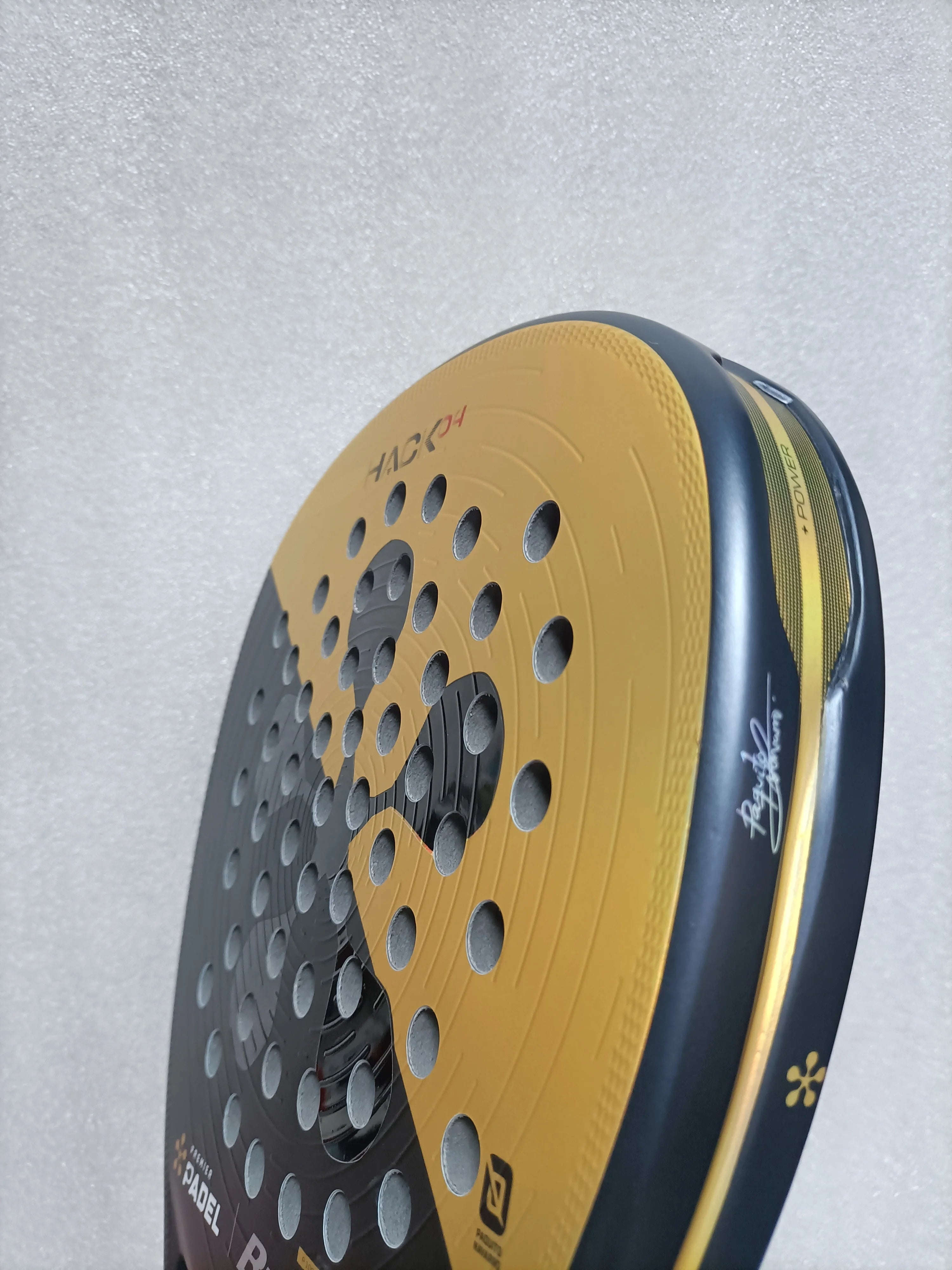 Raqueta de pádel con superficie de fibra de carbono y núcleo de espuma EVA Memory Flex, ligera.