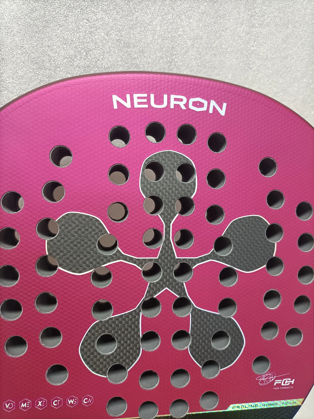 Raqueta de pádel con superficie de fibra de carbono y núcleo de espuma EVA Memory Flex, ligera.