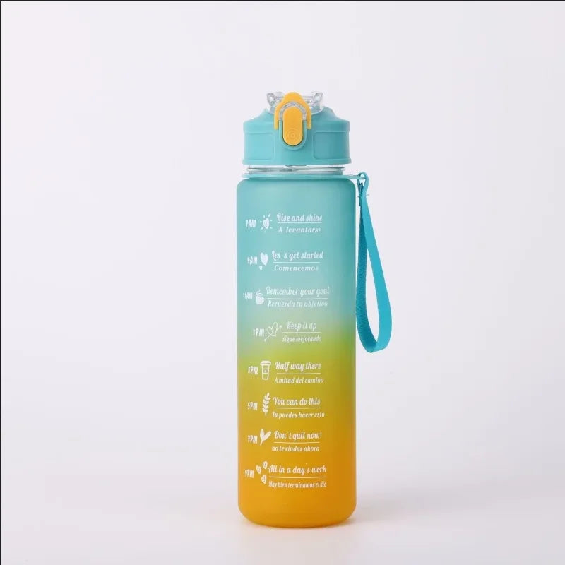 Botella de agua deportiva con pajita marcadora de tiempo, tapa abatible con cierre a prueba de fugas para fácil transporte, ideal para aventuras al aire libre