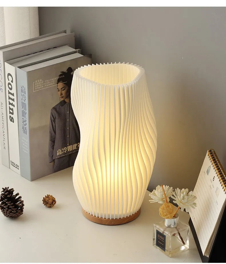 Lámpara de escritorio 3D estilo crema francesa, lámpara de cabecera plisada para dormitorio estilo ins, lámpara de ambiente para estudio, cafetería, asiento de tarjeta.