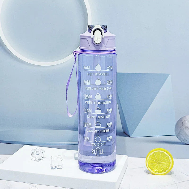 Botella de agua deportiva con pajita marcadora de tiempo, tapa abatible con cierre a prueba de fugas para fácil transporte, ideal para aventuras al aire libre