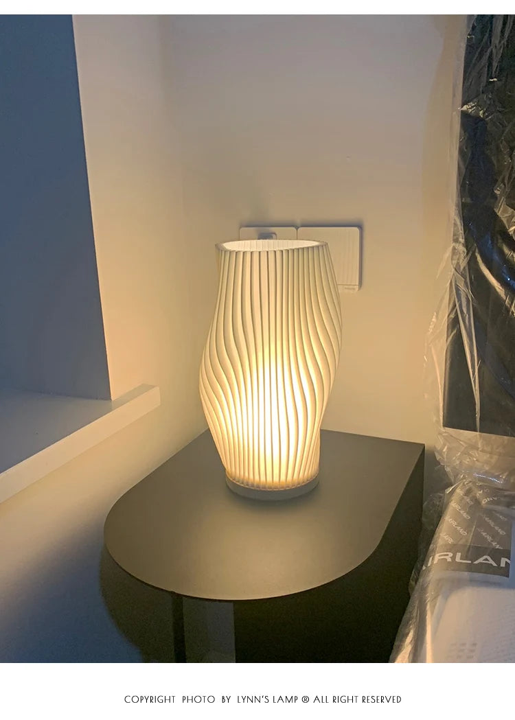Lámpara de escritorio 3D estilo crema francesa, lámpara de cabecera plisada para dormitorio estilo ins, lámpara de ambiente para estudio, cafetería, asiento de tarjeta.