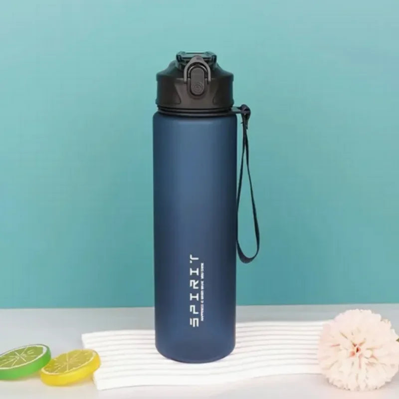 Botella de agua deportiva con pajita marcadora de tiempo, tapa abatible con cierre a prueba de fugas para fácil transporte, ideal para aventuras al aire libre