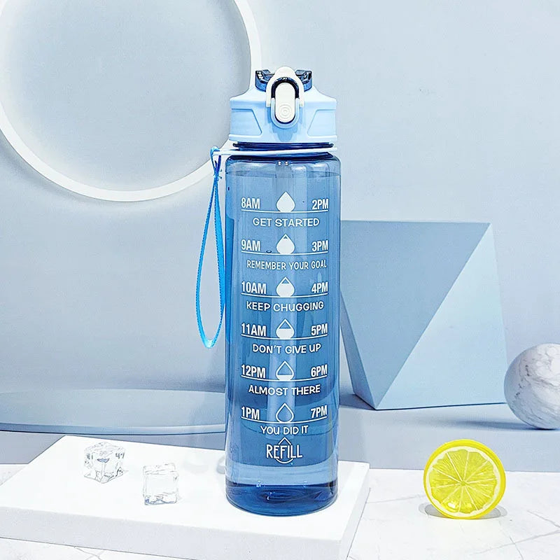 Botella de agua deportiva con pajita marcadora de tiempo, tapa abatible con cierre a prueba de fugas para fácil transporte, ideal para aventuras al aire libre