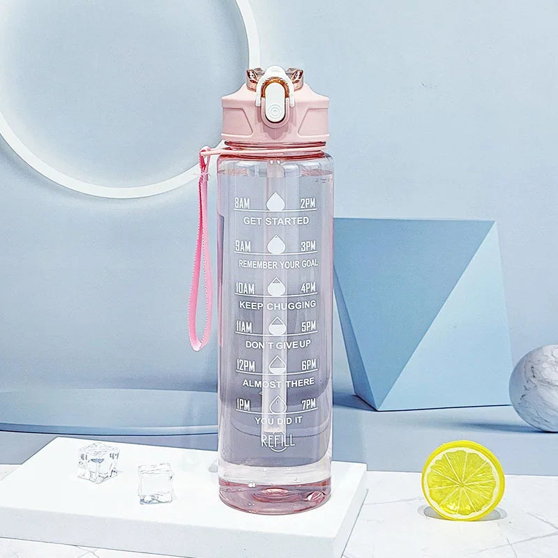 Botella de agua deportiva con pajita marcadora de tiempo, tapa abatible con cierre a prueba de fugas para fácil transporte, ideal para aventuras al aire libre